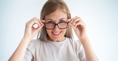 为什么戴眼镜眼睛有点涨，为什么戴眼镜眼睛发胀